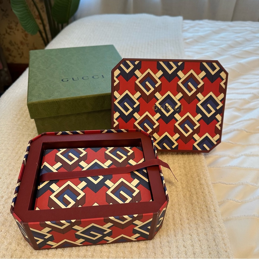 NWB Gucci Red Geometric Pattern Stationary Set 20ct